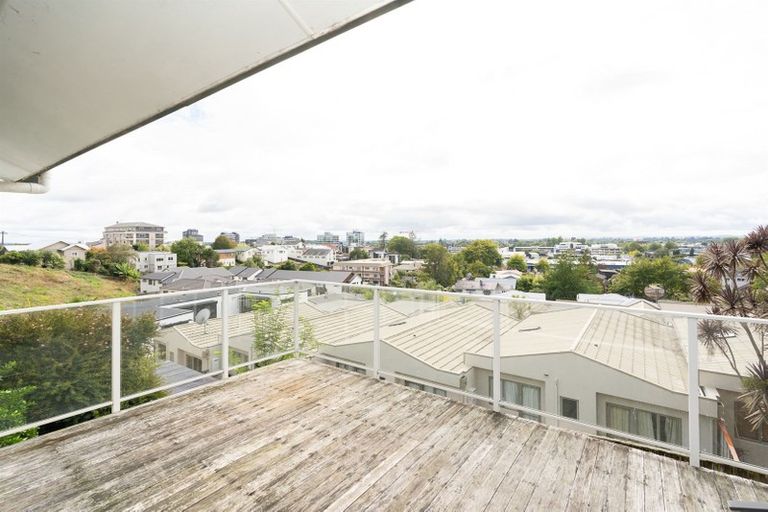 Photo of property in 12 Ruakiwi Road, Hamilton Lake, Hamilton, 3204