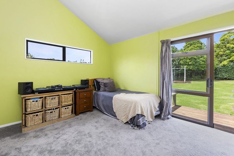 Photo of property in 132 Motu Road, Kumeu, 0891