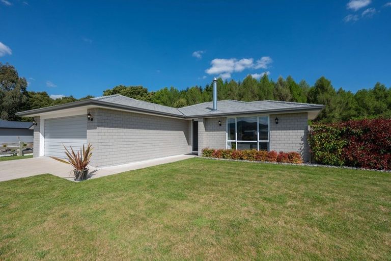 Photo of property in 12 Karaka Place, Kinloch, Taupo, 3377