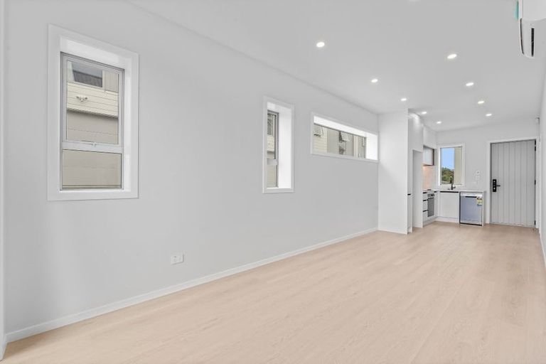 Photo of property in 10a Clensmore Place, Torbay, Auckland, 0630