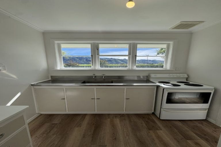 Photo of property in 1/1123 Fergusson Drive, Clouston Park, Upper Hutt, 5018