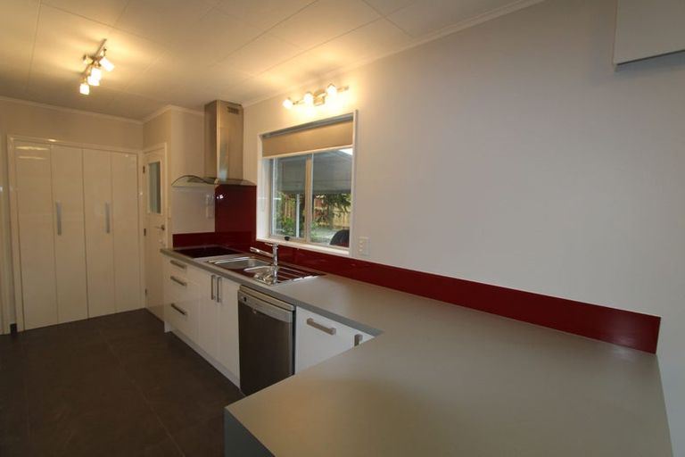 Photo of property in 24 Dowse Drive, Maungaraki, Lower Hutt, 5010