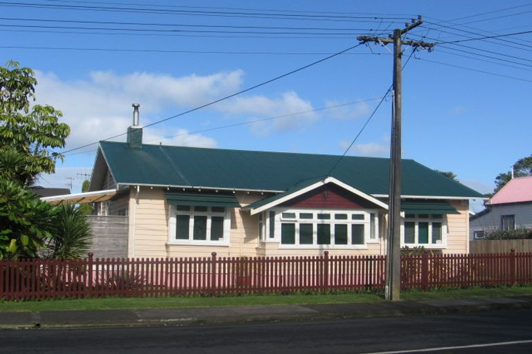 Photo of property in 8 Shortland Street, Regent, Whangarei, 0112