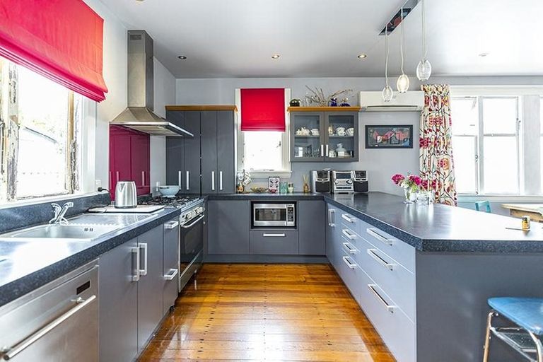 Photo of property in 18 Clifton Terrace, West End, Timaru, 7910