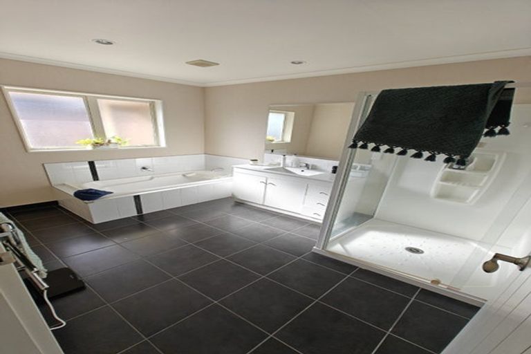 Photo of property in 167 Pacific Drive, Fitzherbert, Palmerston North, 4410