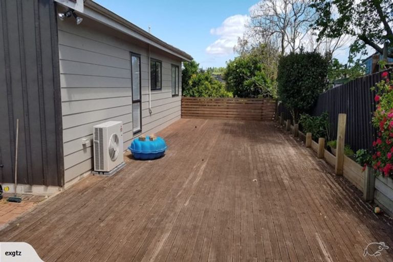 Photo of property in 21 Oreil Avenue, West Harbour, Auckland, 0618