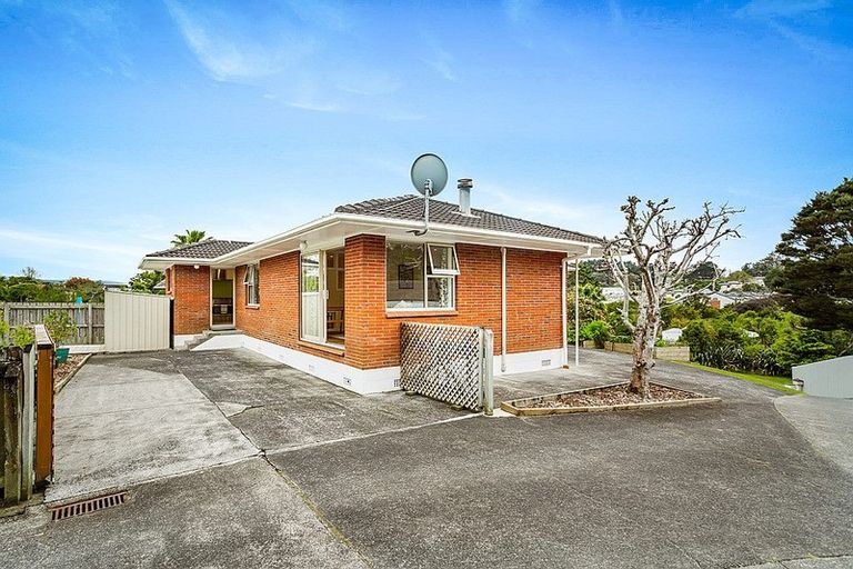 Photo of property in 23 Lucinda Place, Glen Eden, Auckland, 0602
