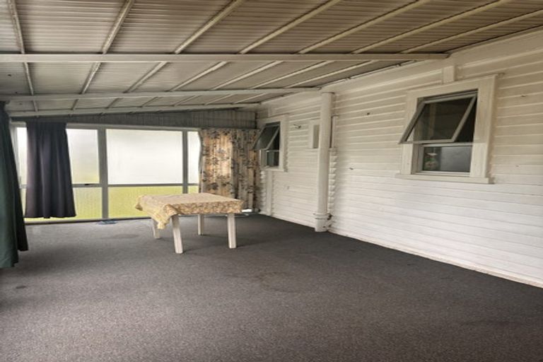 Photo of property in 17 Selwyn Road, Manurewa, Auckland, 2102