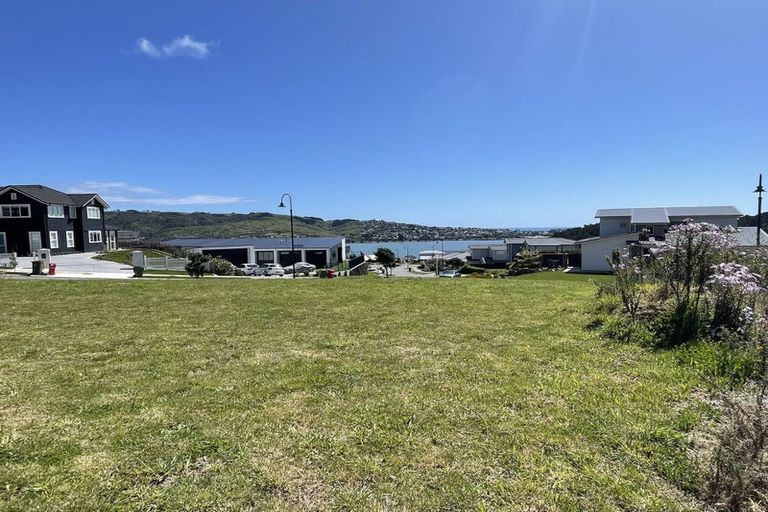 Photo of property in 33 Ken Douglas Drive, Aotea, Porirua, 5024
