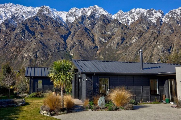 Photo of property in 6 Caithness Court, Jacks Point, Queenstown, 9371