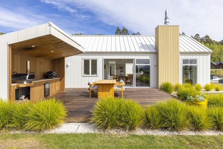 Photo of property in 13 Lochinvar Lane, Acacia Bay, Taupo, 3385