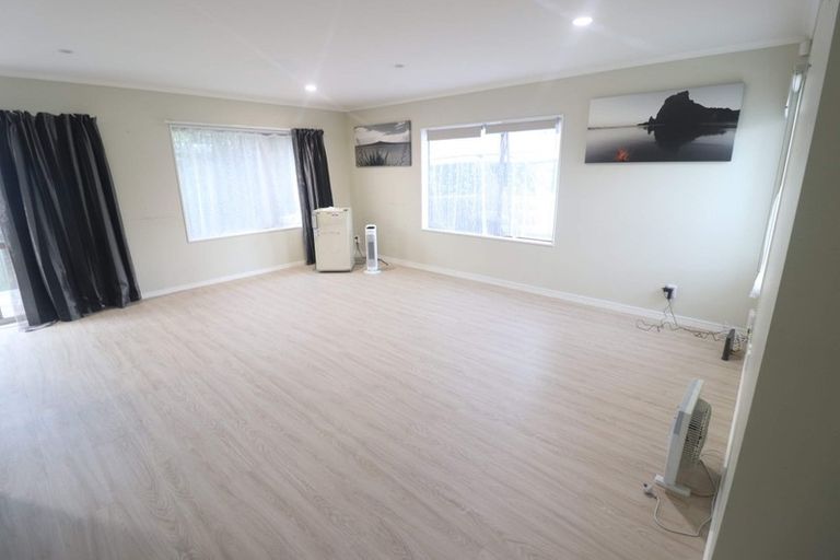 Photo of property in 10a Marie Crescent, Te Atatu South, Auckland, 0610
