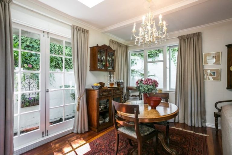 Photo of property in 16 Spencer Road, Hospital Hill, Napier, 4110