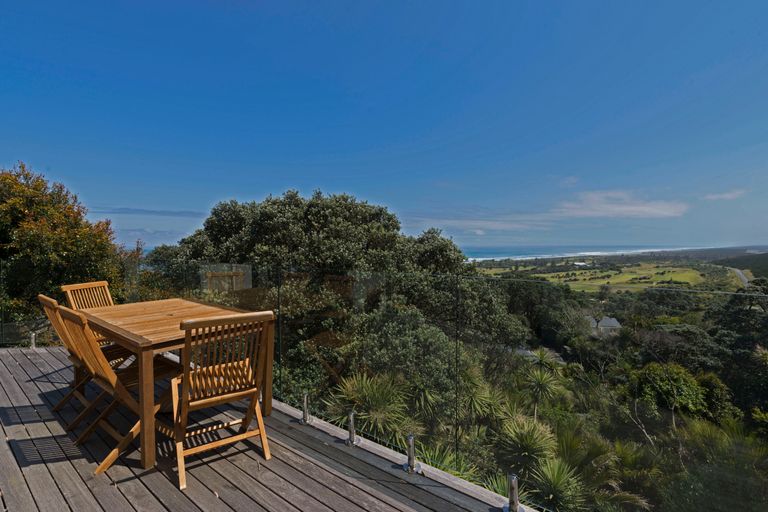 Photo of property in 90 Domain Crescent, Muriwai, 0881