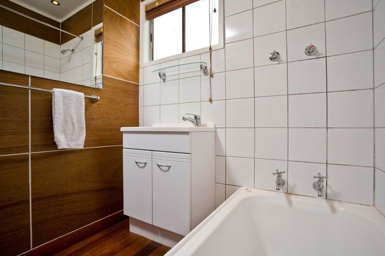 Photo of property in 2/28 Bayview Road, Bayview, Auckland, 0629