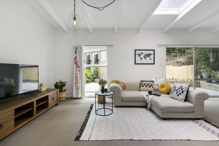 Photo of property in 92 Park Hill Road, Birkenhead, Auckland, 0626