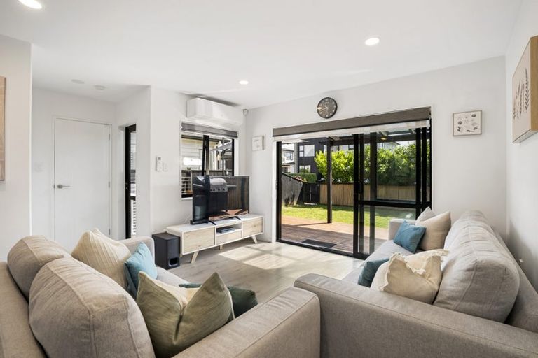 Photo of property in 7 Observation Green, Hobsonville, Auckland, 0616