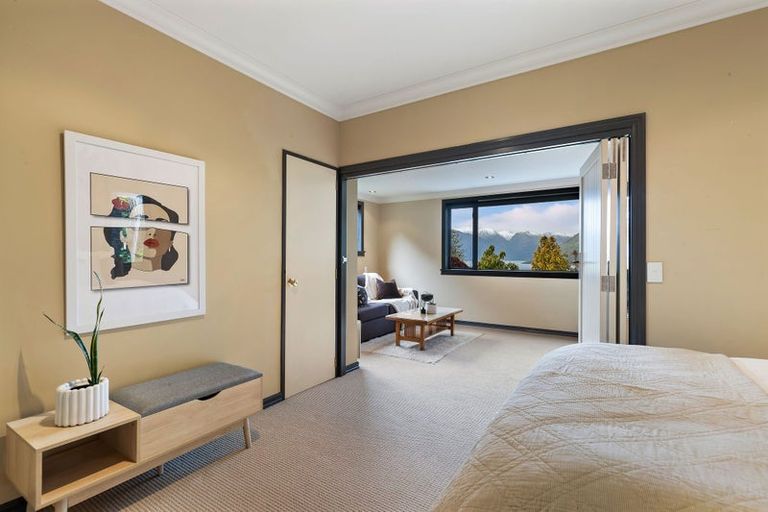 Photo of property in 9 Evergreen Place, Sunshine Bay, Queenstown, 9300