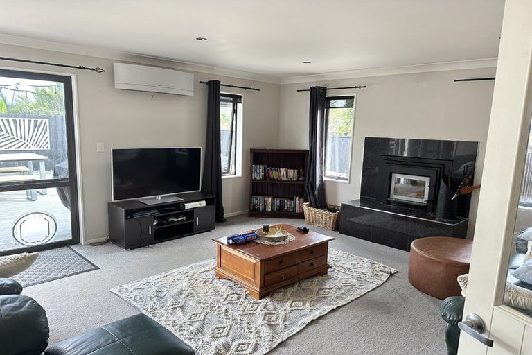 Photo of property in 13 Ripple Grove, Waiuku, 2123