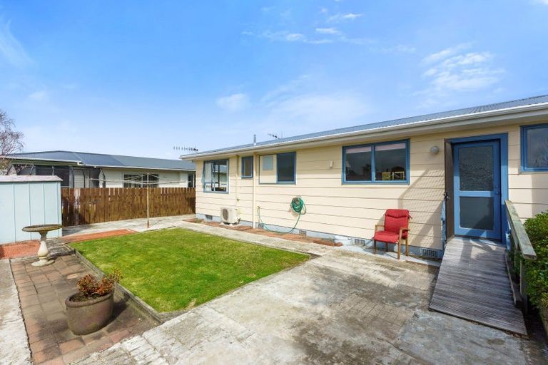Photo of property in 8a-b Sharda Grove, Paraparaumu Beach, Paraparaumu, 5032