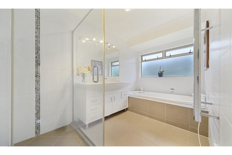 Photo of property in 2a Masters Road, Waiuku, 2681