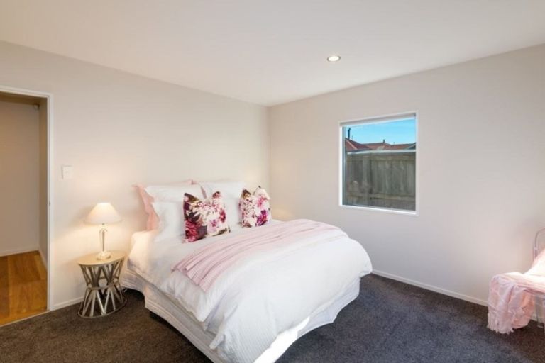 Photo of property in 16 Dee Street, St Albans, Christchurch, 8014