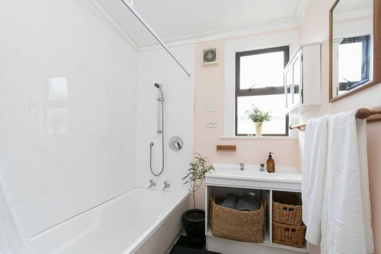 Photo of property in 61 York Street, Moera, Lower Hutt, 5010