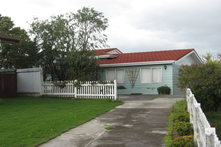 Photo of property in 12 Tyndrum Place, Highland Park, Auckland, 2010