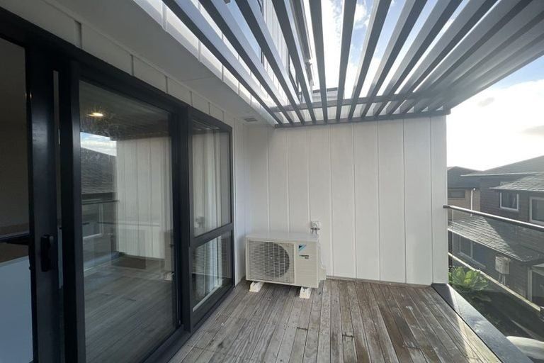 Photo of property in 4/11 Scanlen Terrace, Kelston, Auckland, 0602