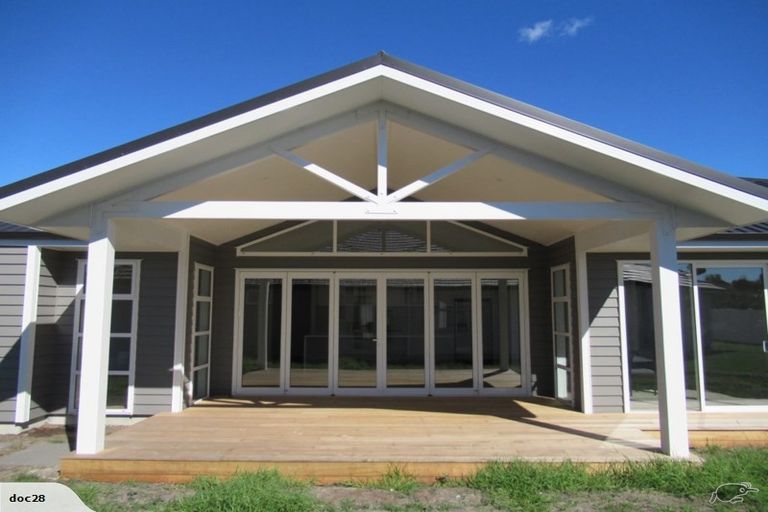 Photo of property in 8 Waitemata Drive, One Tree Point, 0118