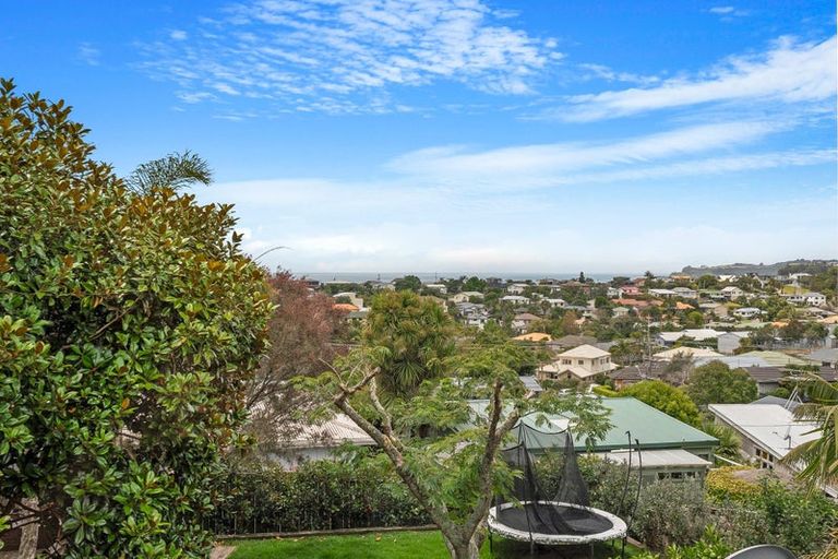 Photo of property in 6 Elliston Crescent, Stanmore Bay, Whangaparaoa, 0932