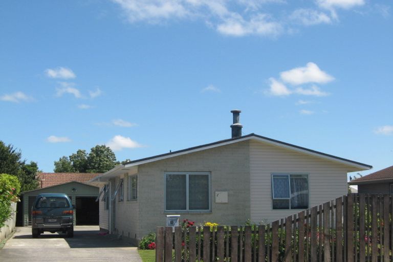 Photo of property in 10 Malabar Crescent, Broomfield, Christchurch, 8042