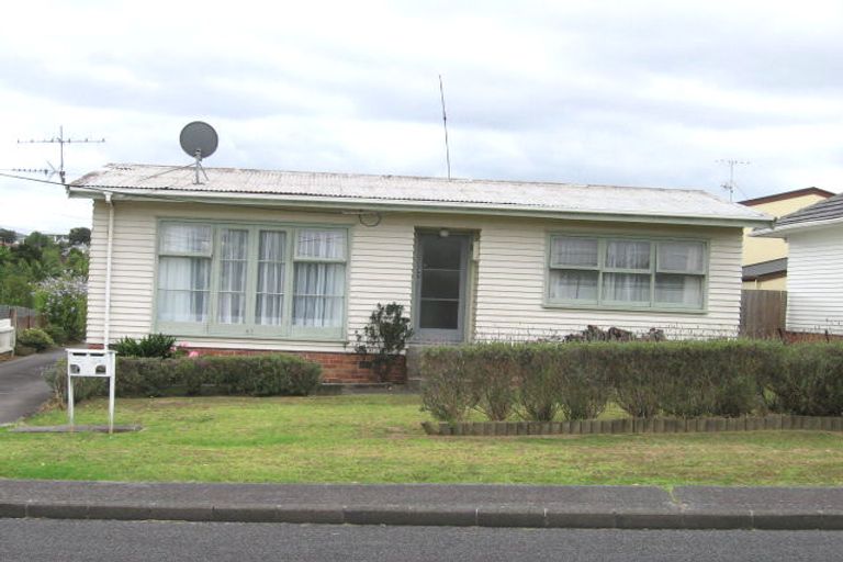 Photo of property in 2/5 Domain Road, Glenfield, Auckland, 0629