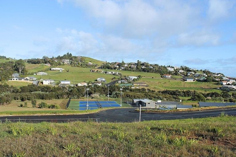 Photo of property in 4 Freyja Crescent, Coopers Beach, 0420