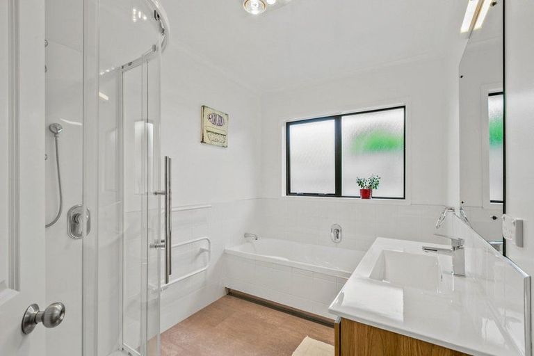 Photo of property in 4 Maple Crescent, Whalers Gate, New Plymouth, 4310