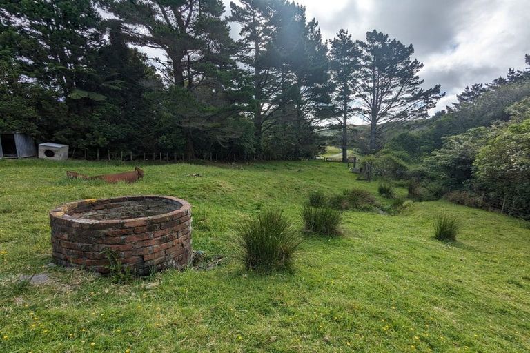 Photo of property in 7 Hillcroft Road, Horokiwi, Wellington, 5016