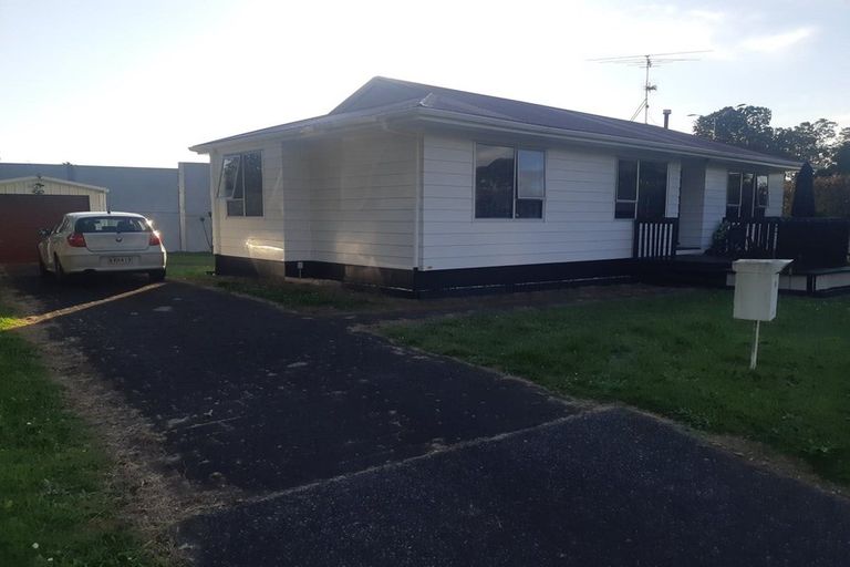 Photo of property in 16 Gloaming Place, Conifer Grove, Takanini, 2112