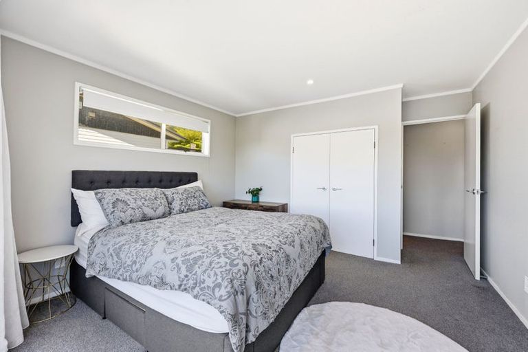 Photo of property in 54 Chorley Avenue, Massey, Auckland, 0614