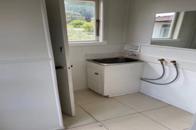 Photo of property in 71 Smythe Road, Henderson, Auckland, 0612