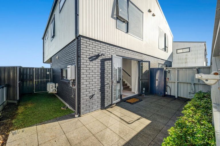 Photo of property in 13 Maureen Close, East Tamaki Heights, Auckland, 2016
