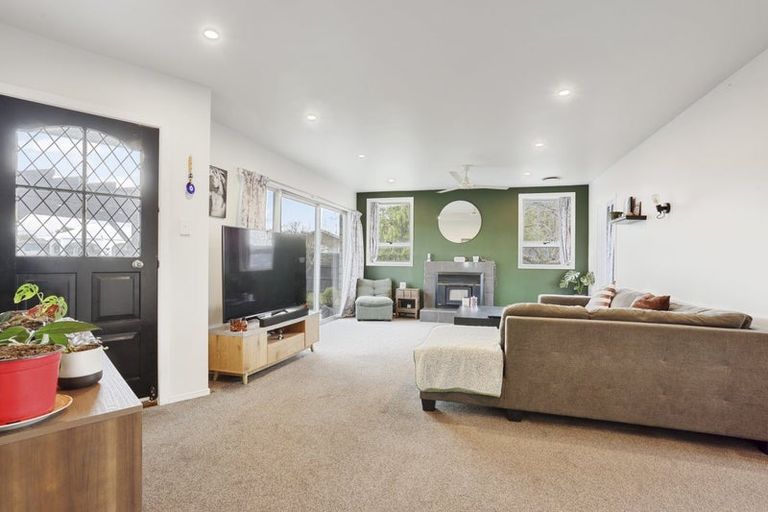 Photo of property in 8 Doggett Place, Rangiora, 7400