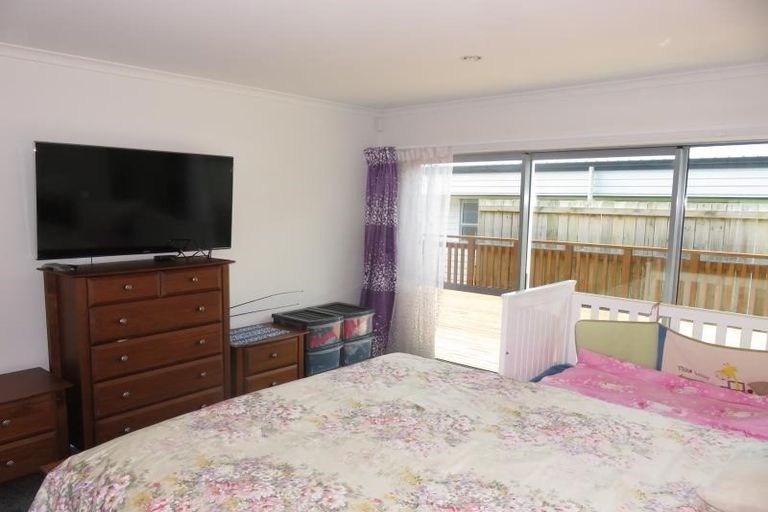 Photo of property in 17 Cresswell Place, Johnsonville, Wellington, 6037