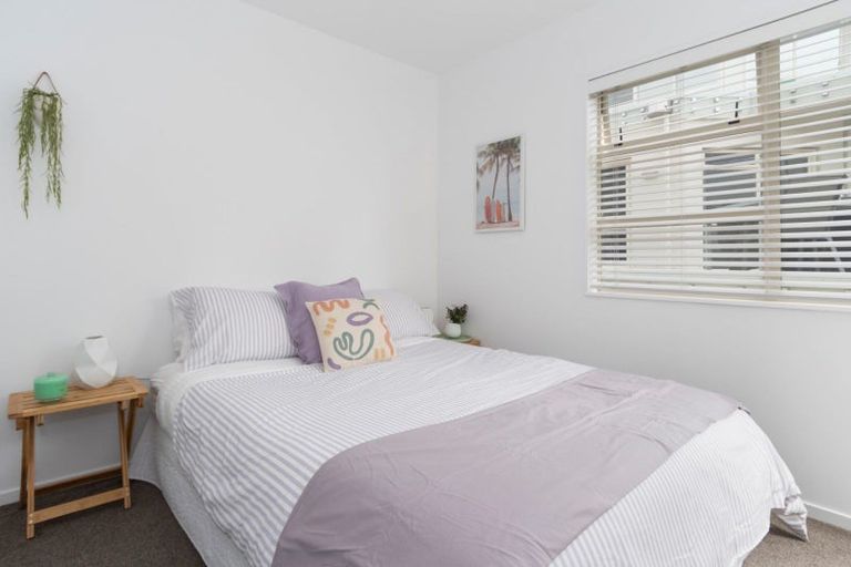 Photo of property in 2/6 Marine Parade, Mount Maunganui, 3116