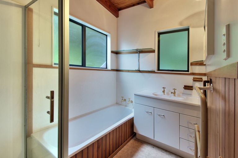 Photo of property in 1258 Huia Road, Huia, Auckland, 0604