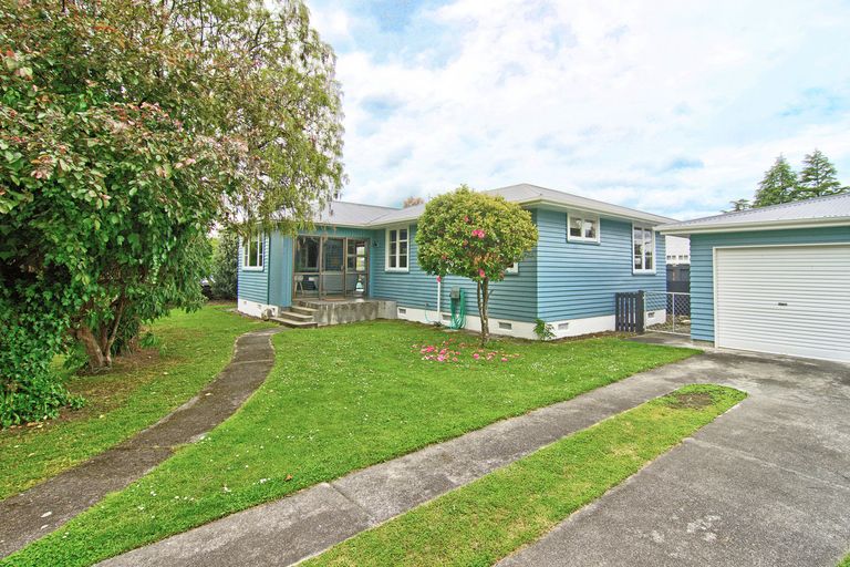 Photo of property in 12 Madden Place, Solway, Masterton, 5810