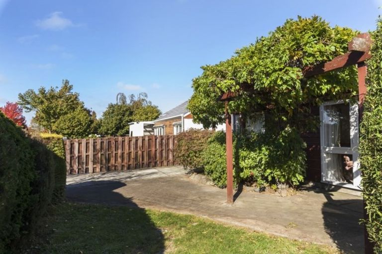 Photo of property in 2/23 Glenside Avenue, Ilam, Christchurch, 8041