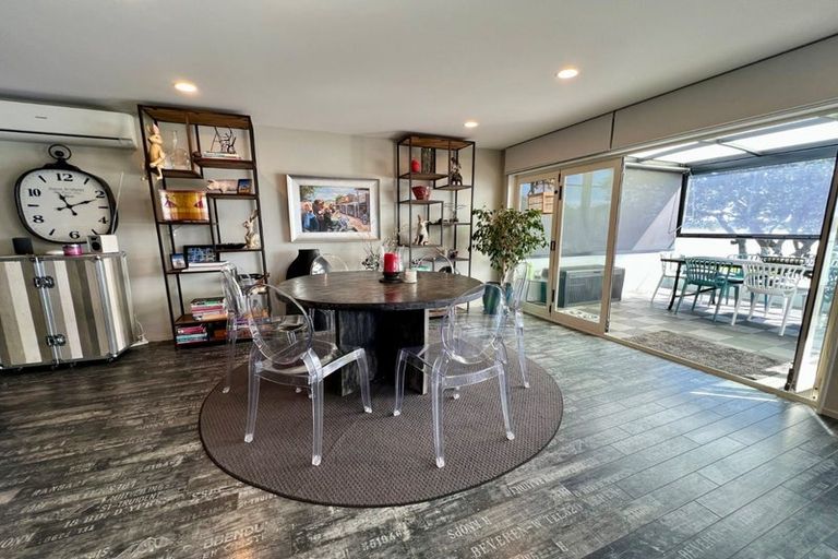 Photo of property in 2/22 Lansdowne Street, Bayswater, Auckland, 0622