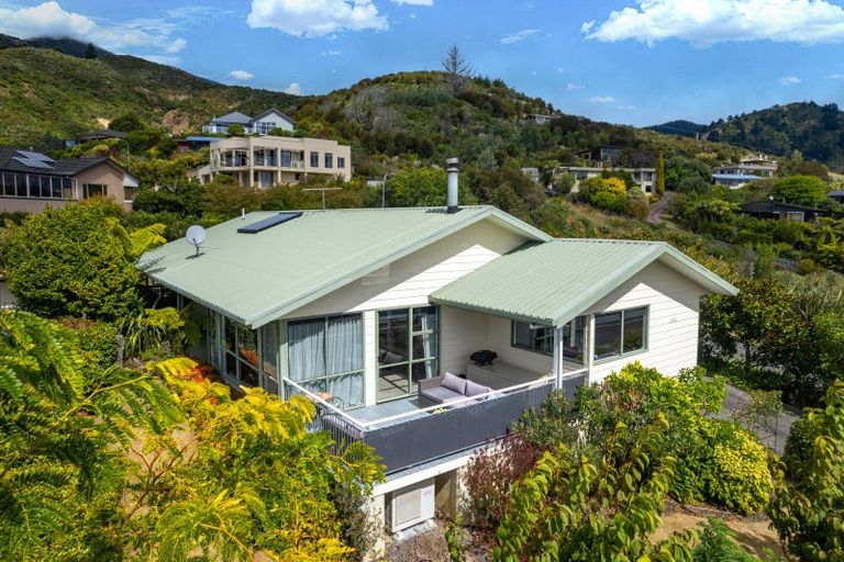 Photo of property in 60 Moana View Road, Waikawa, Picton, 7220