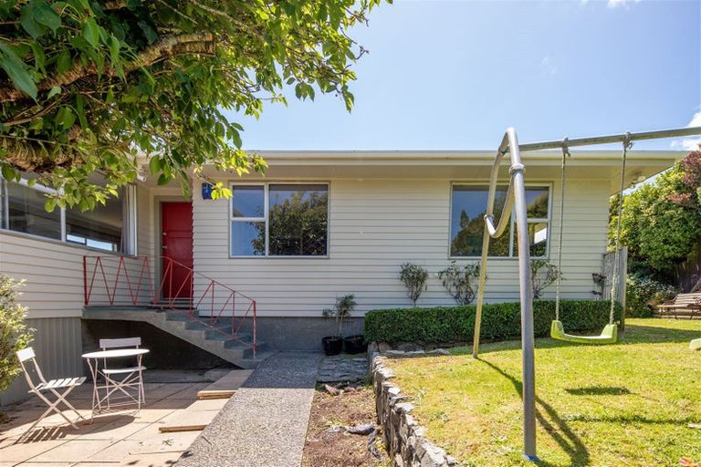 Photo of property in 27 Lomita Road, Johnsonville, Wellington, 6037