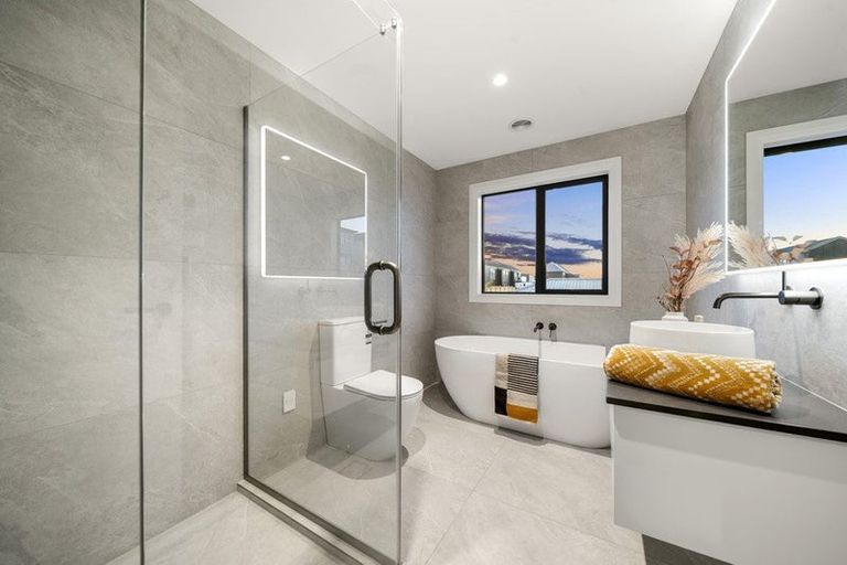 Photo of property in 12 Makumaku Place, Long Bay, Auckland, 0630